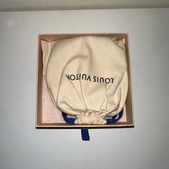 Authentic Louis Vuitton belt - Picture 5 of 12